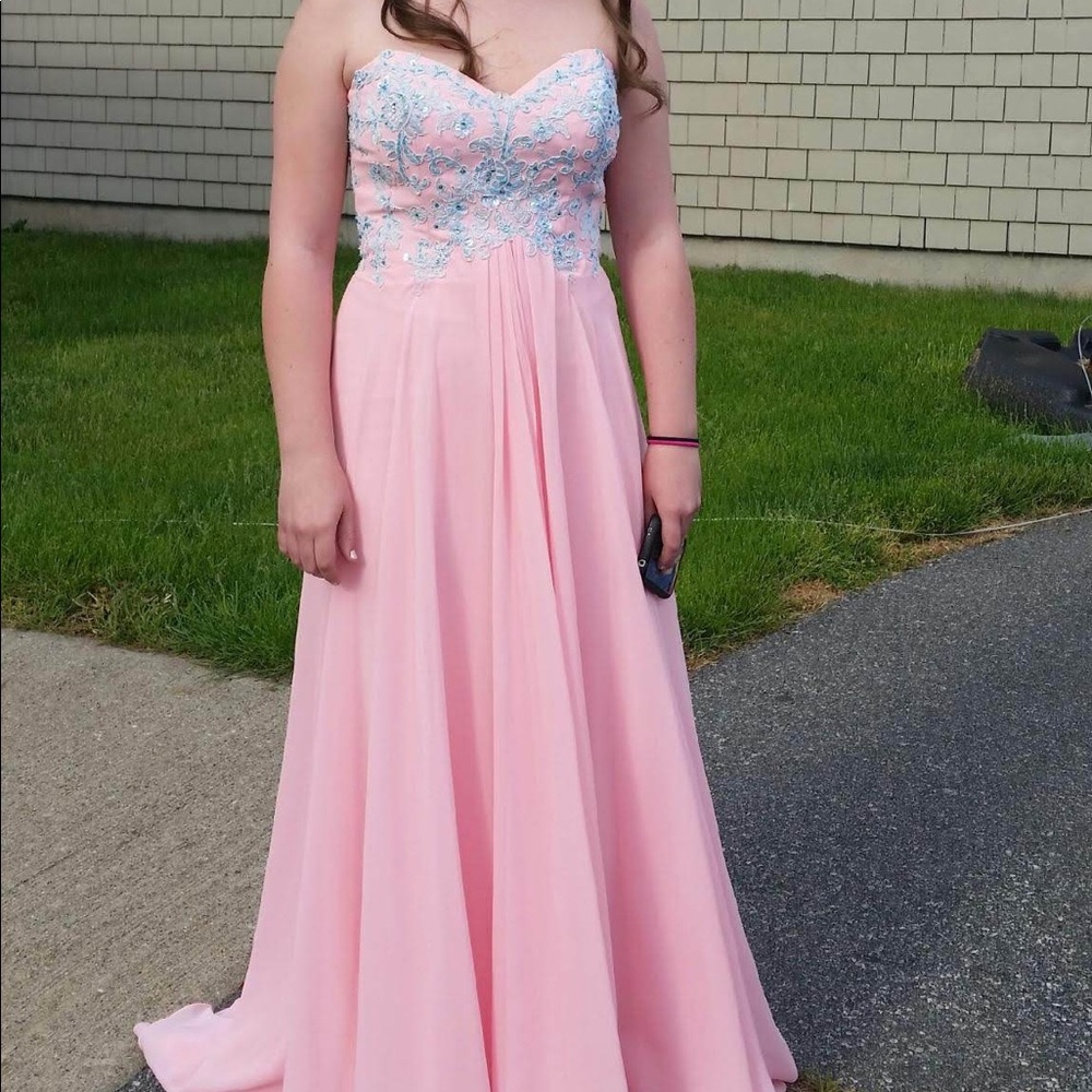 Prom dress - Picture 2 of 4